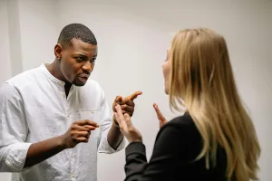 Cómo salir del círculo de la traición: cuando tú lo haces porque él lo hace